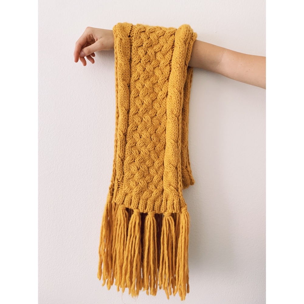 Yellow knit scarf